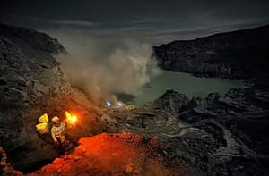 Ijen Crater - Volcano in Indonesia (Best Time to Visit) 